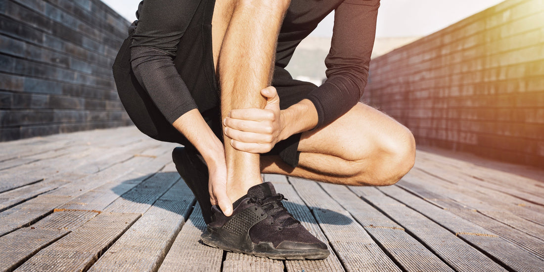 Douleur à la cheville en course à pied : causes, solutions et comment continuer à courir